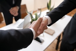 Concordia cere „tuturor actorilor politici”, în special partidelor parlamentare, numirea rapidă a unui guvern stabil, cu „o majoritate clar asumată”/ Contextul,„negocieri dificile” cu Comisia Europeană şi agenţiile de rating/ Priorităţile noului Executiv