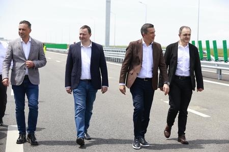 Ministrul Transporturilor spune că lucrările pe lotul 2 al autostrăzii A7 sunt avansate / Acesta ar putea fi dat în circulaţie la sfârşit de iunie