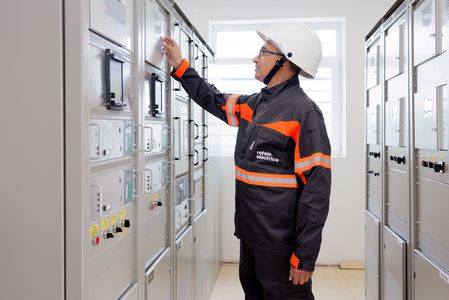 Reţele Electrice România inaugurează staţia de transformare Mamaia, care va deservi pentru început 7.800 de clienţi din zona de Nord a litoralului Mării Negre. Investiţa este de aproximativ 43 milioane lei