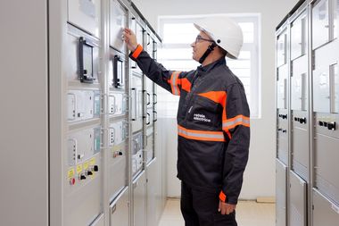 Reţele Electrice România inaugurează staţia de transformare Mamaia, care va deservi pentru început 7.800 de clienţi din zona de Nord a litoralului Mării Negre. Investiţa este de aproximativ 43 milioane lei
