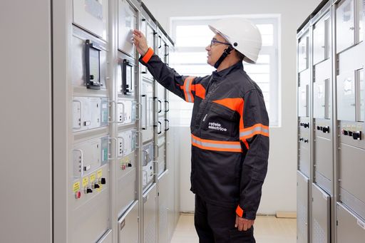 Reţele Electrice România inaugurează staţia de transformare Mamaia, care va deservi pentru început 7.800 de clienţi din zona de Nord a litoralului Mării Negre. Investiţa este de aproximativ 43 milioane lei
