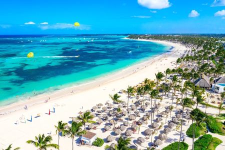 Touroperator: Cele mai căutate destinaţii exotice pentru familiile cu copii în acest an sunt Madeira, Thailanda şi Mauritius. Bugetul alocat în medie de o familie pentru o vacanţă exotică este de 3.300 de euro, cu avion şi şapte nopţi de cazare 