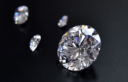 Diamantele naturale sub presiune: tarifele SUA şi ascensiunea celor sintetice zguduie industria