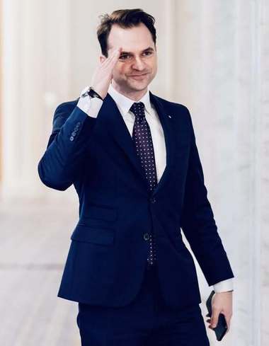 Burduja: După 1 iulie, românii vulnerabili trebuie şi vor fi protejaţi. Facturile nu vor „exploda”, nu vor „bubui” /  Neptun Deep trebuie să meargă mai departe pentru a aduce 20 de miliarde euro la buget şi pentru a dubla producţia de gaz românesc