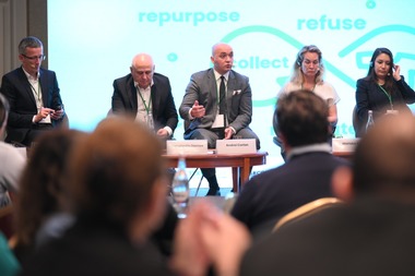 Conferinţă despre colectarea şi reutilizarea materialelor textile, la Bucureşti – Comisarul general al Gărzii de Mediu a subliniat carenţele de la nivelul politicilor de mediu din prezent, precum şi importanţa creării unui cadru legal eficient