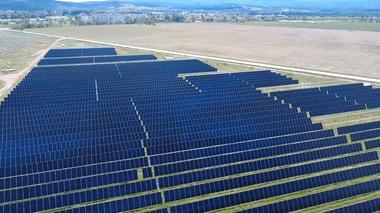Grupul PPC achiziţionează un parc fotovoltaic în construcţie, de 88 MW, din Bulgaria