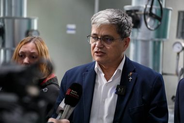 Ministerul Investiţiilor şi Proiectelor Europene finanţează dezvoltarea capacităţilor de producţie a energiei termice din apă geotermală / Buget de 56 milioane de euro / Boloş: România are un potenţial geotermal uriaş, iar dependenţa de gaz poate fi redusă