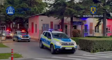 Percheziţii la firme şi persoane suspectate de reciclare fictivă / Ar fi emis documente false privind cumpărarea şi reclarea ambalajelor din sticlă, PET şi plastic / Prejudiciu de 8 milioane de lei