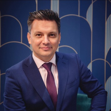 Laboratorul Drăghici Dental din Iaşi, cu aproape 100 de angajaţi, devine parte din grupul francez Minlay. Dan Drăghici, fondator: Voi coordona operaţiunile în România şi vrem să producem mai mult pentru Europa