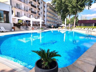 Federaţia Industriei Hoteliere din România lansează un apel către decidenţii politici să nu ia măsuri de creştere a fiscalităţii în turism. ”Industria hotelieră se confruntă deja cu dificultatea de a menţine consumul pe o linie de plutire”