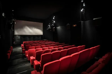 Cushman & Wakefield Echinox: Românii au cheltuit anul trecut 59 milioane de euro în cinematografe, cu 5% mai puţin decât în 2023, iar numărul spectatorilor a scăzut cu 14%. Preţul biletelor a crescut cu 10% în 2024
