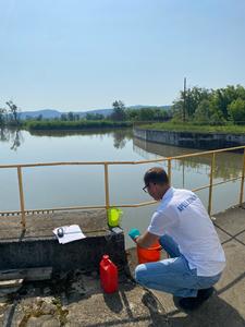 Specialiştii Apele Române monitorizează calitatea apelor, de la Praid în aval, pe râul Mureş, până în zona de graniţă – Nădlac / Analizele de laborator indică faptul că valorile concentraţiei de cloruri sunt în uşoară scădere