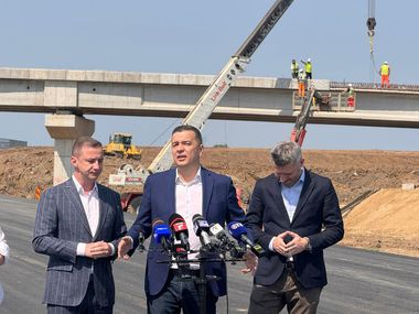 Ministrul Transporturilor: Nu există niciun risc să fie oprite lucrările la autostrada A1, între Margina şi Holdea