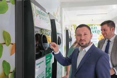 Fechet: 498,3 milioane ambalaje, returnate în mai, adică aproape 17 milioane în fiecare zi / SGR a ajutat România să facă un salt uriaş în ceea ce priveşte reciclarea dozelor din aluminiu - rată de reciclare de aproape 74%/ Măsuri pentru mediul rural