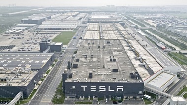 Tesla construieşte cea mai mare centrală energetică cu baterii din China, într-un moment tensionat al relaţiilor Beijing–Washington