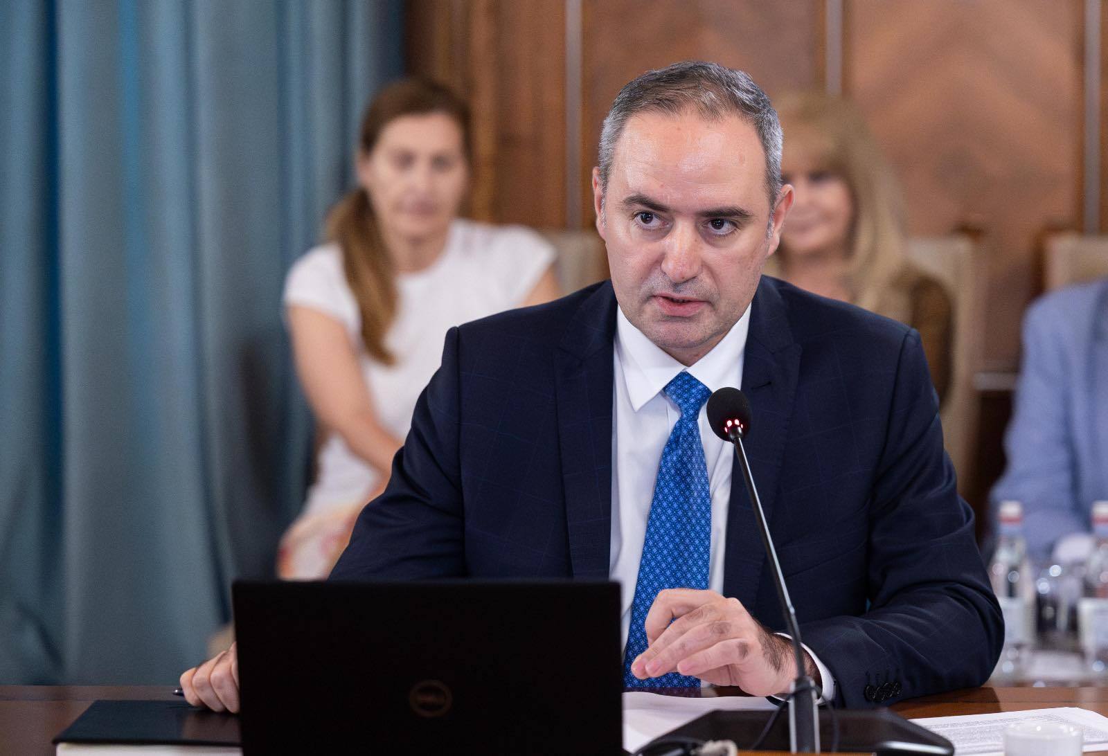 Alexandru Nazare: Evoluţia cheltuielilor din bugetul general consolidat, care în 2021 era de 459 de miliarde, a ajuns la 831 de miliarde, o creştere de 43% / Suntem de cinci ani în deficit excesiv şi trebuie să muncim foarte mult ca să ieşim din el