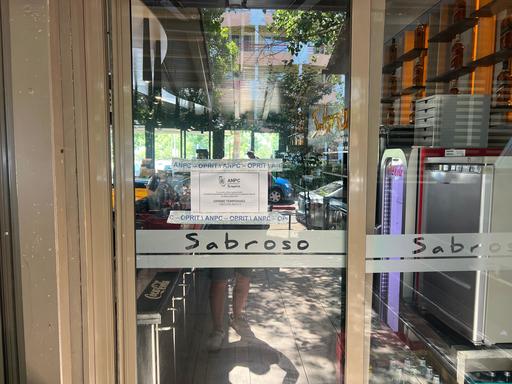 Cinci unităţi comerciale de pe litoral, închise temporar de ANPC / Printre nereguli: lipsa autorizaţiilor, produse depozitate la temperaturi neconforme, grupuri sanitare neigienizate / Au fost date amenzi de 126.000 de lei