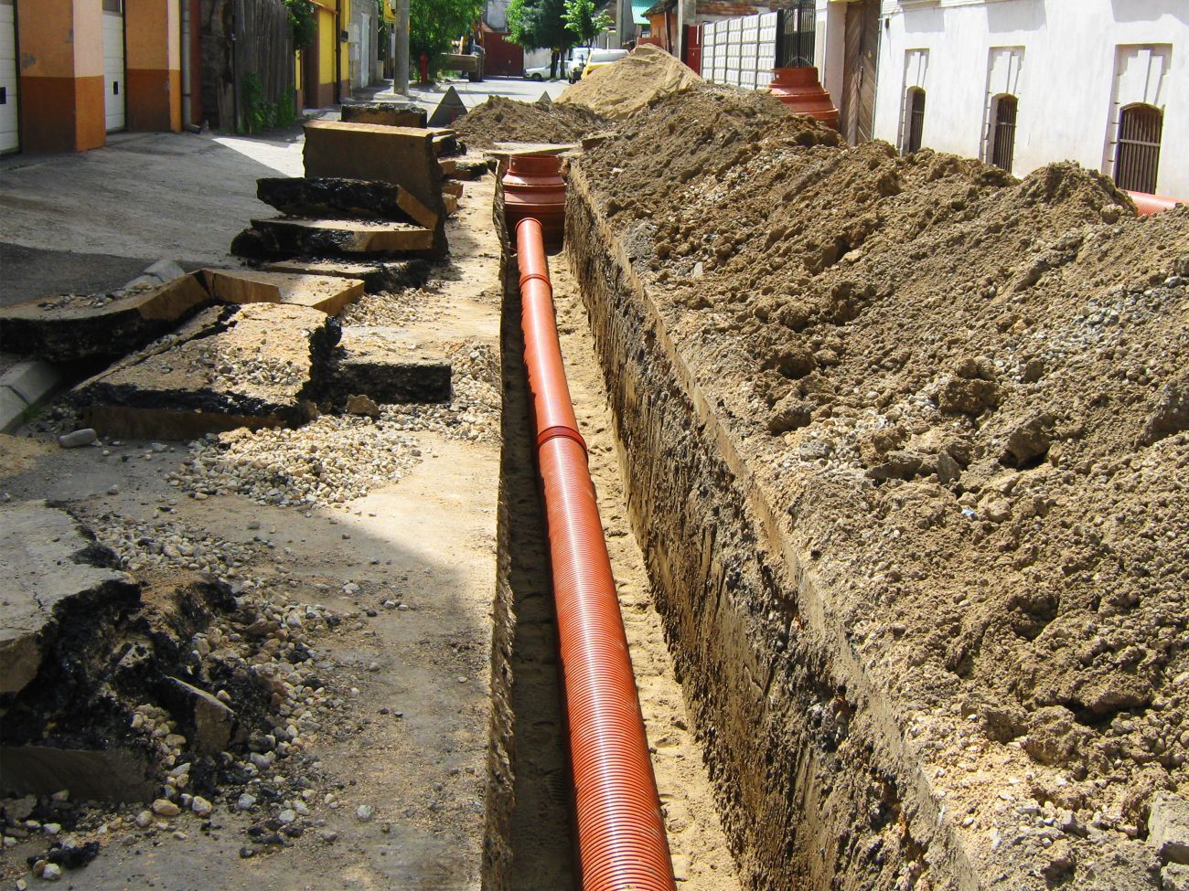 INS: Lungimea simplă a reţelei de distribuţie a apei potabile din România a crescut cu 2% anul trecut, la 96.936 km