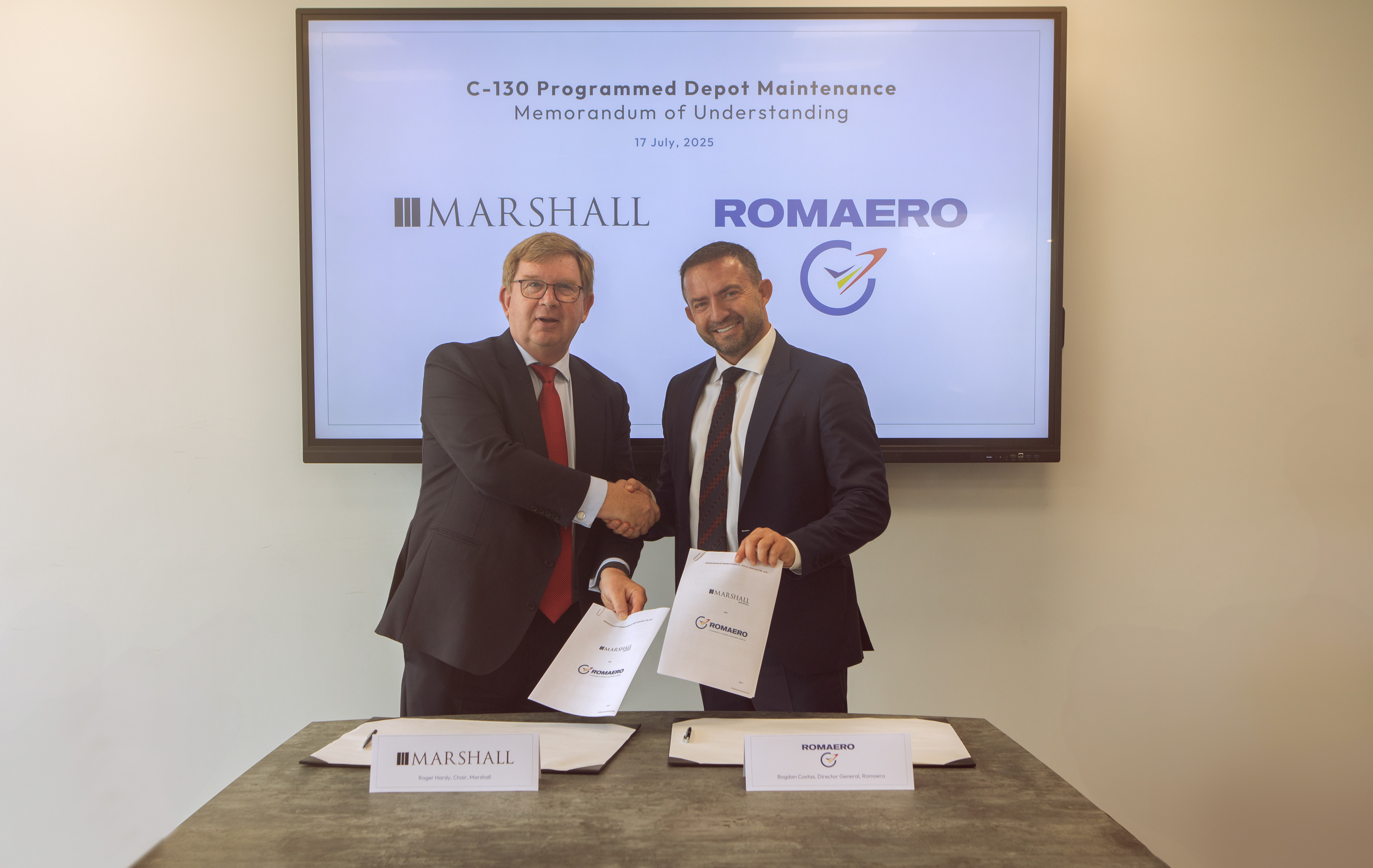 Romaero şi britanicii de la Marshall semnează un Memorandum de Înţelegere pentru furnizarea de servicii de mentenanţă pentru aeronavele C-130 Hercules operate de Forţele Aeriene Române