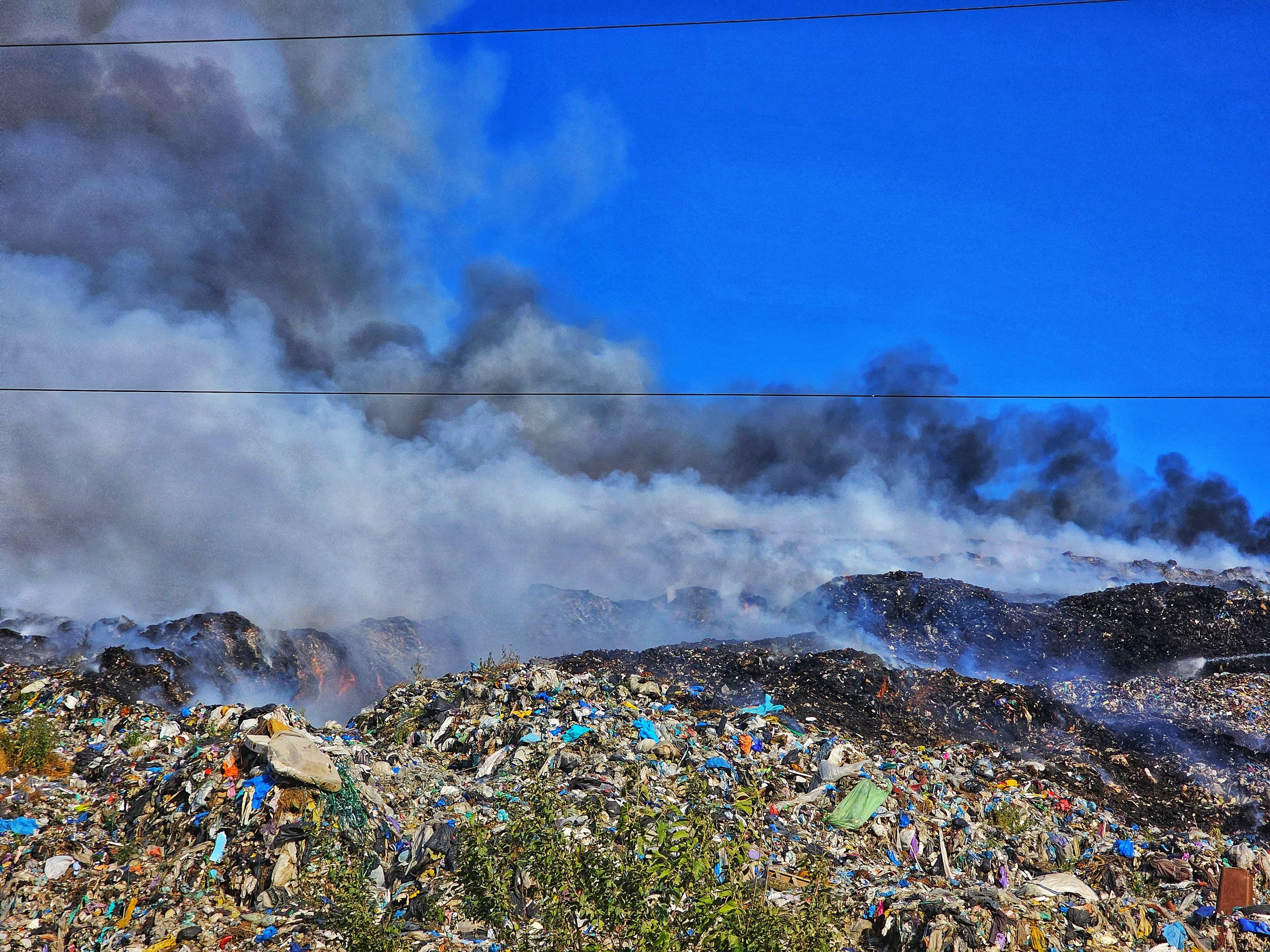 Ministrul Mediului a dispus control la gropile de gunoi: Vara apar incendii / Nu ajung materiale tratate aşa cum ar trebui, sortate aşа cum ar trebui, nu reciclăm câte materiale ar trebui / HG pentru consolidarea Gărzii de Mediu, trimisă la avizare