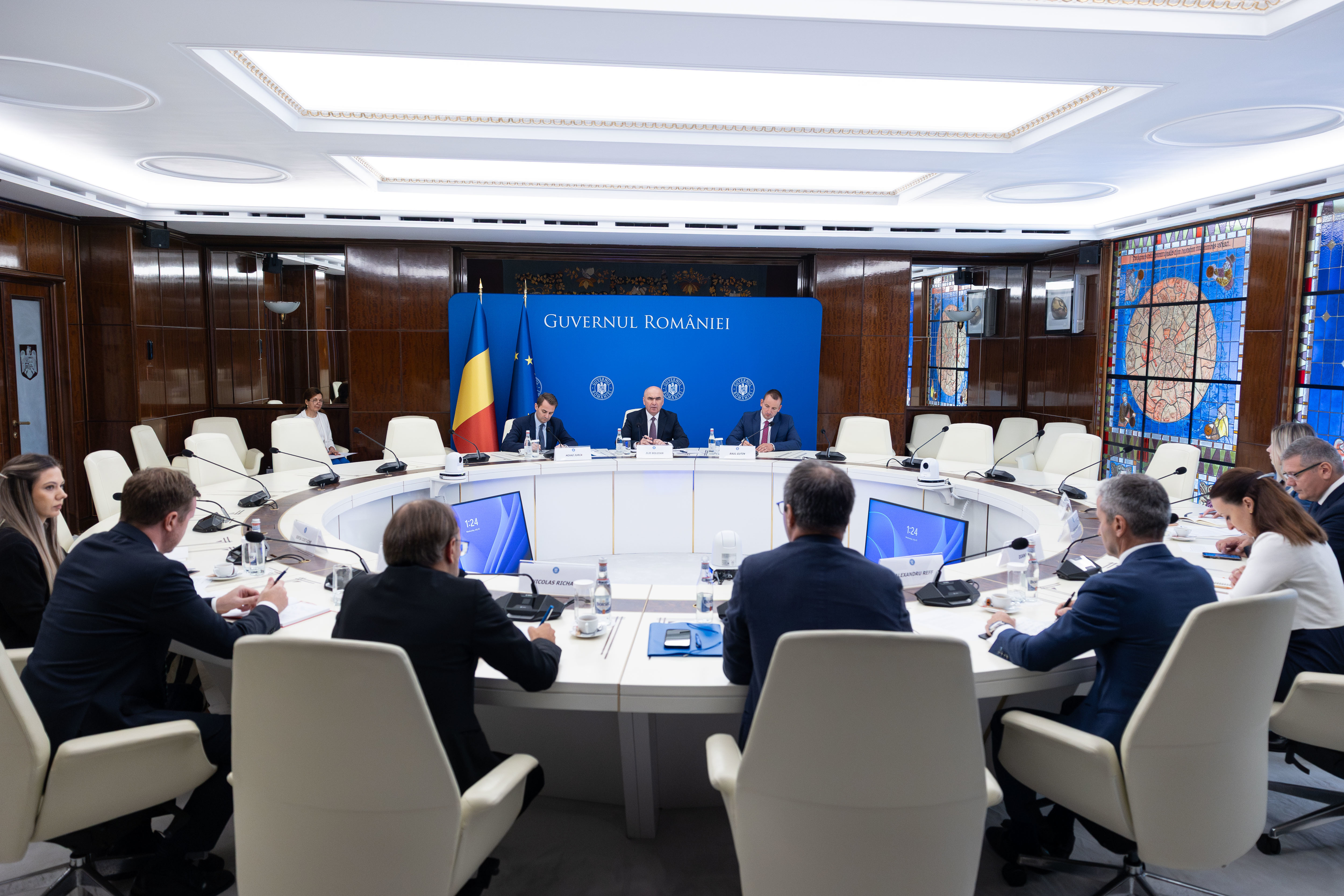 Premierul Ilie Bolojan, mesaj către reprezentanţii Consiliului Investitorilor Străini: Măsurile guvernamentale de reformă vor continua să vizeze reducerea cheltuielilor, îmbunătăţirea colectării veniturilor şi corectarea dezechilibrelor economice