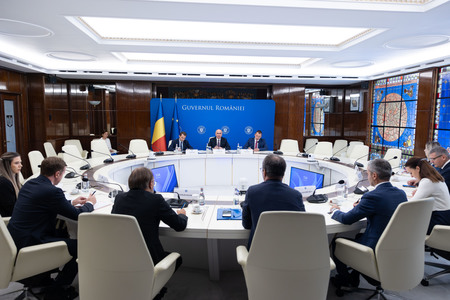 Premierul Ilie Bolojan, mesaj către reprezentanţii Consiliului Investitorilor Străini: Măsurile guvernamentale de reformă vor continua să vizeze reducerea cheltuielilor, îmbunătăţirea colectării veniturilor şi corectarea dezechilibrelor economice