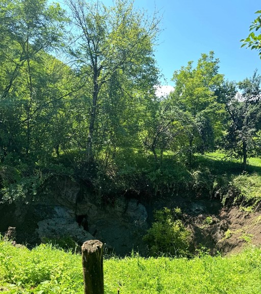 Autorităţile din Maramureş cer bani de la Guvern pentru realizarea lucrărilor generate de prăbuşirea de teren din Coştiui / Peste 1,1 milioane de lei pentru studii şi măsurători