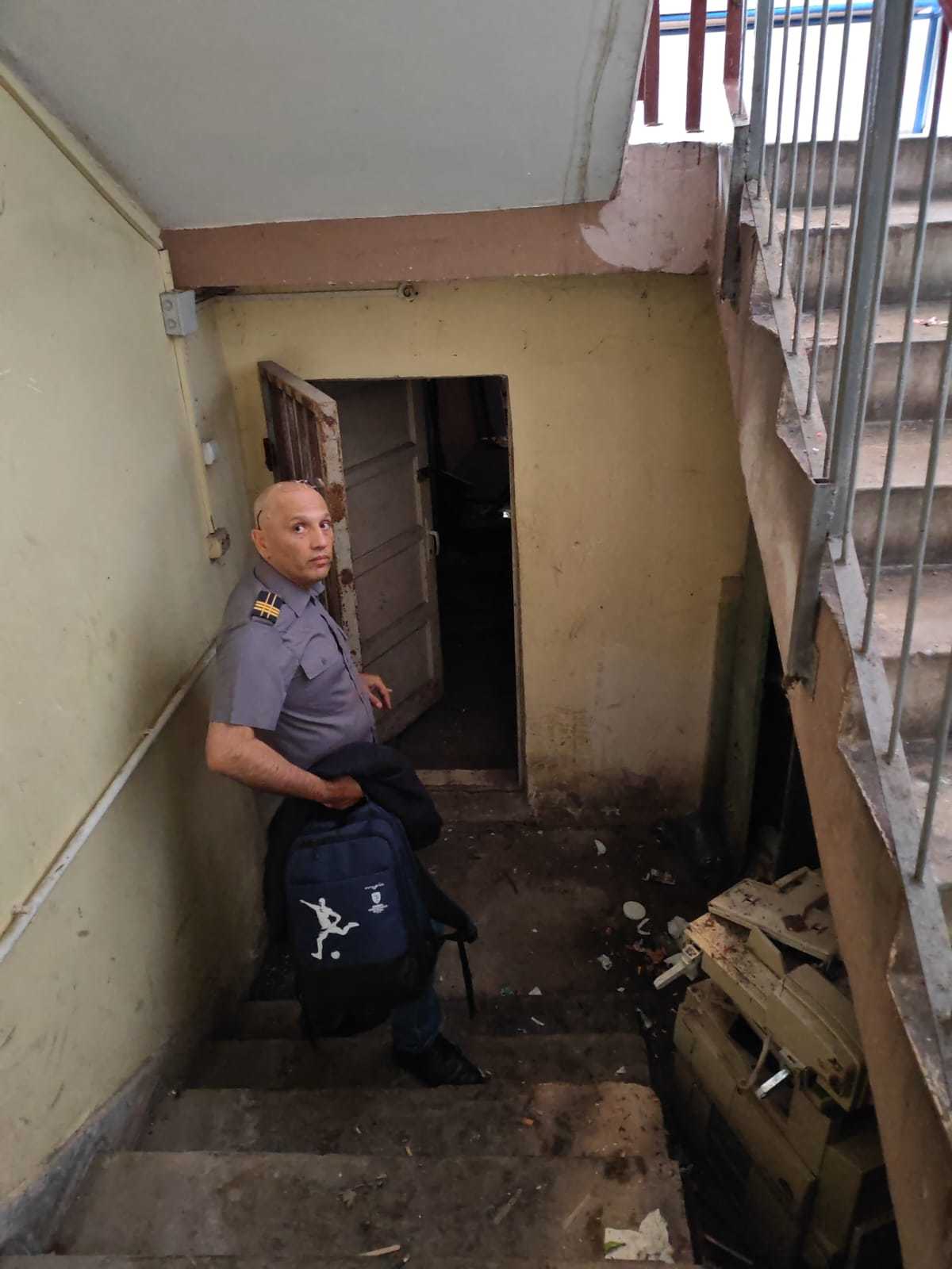 ANAF a declanşat Operaţiunea "Cuibul cu Fantome" – Peste 1.500 de firme descoperite la o singură adresă / Unele presupuse sedii - în clădiri insalubre, fără uşi şi ferestre, aflate în construcţie sau complet distruse - FOTO / VIDEO 
