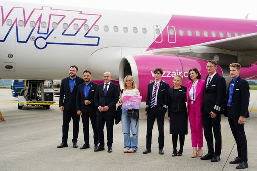 Wizz Air aduce a doua aeronavă care se alătură bazei sale de pe Aeroportul Sibiu, de unde va lansa o nouă rută spre Milano, din ianuarie 2026. Compania a transportat peste 3 milioane de pasageri de la primul zbor operat de pe Aeroportul din Sibiu în 2014