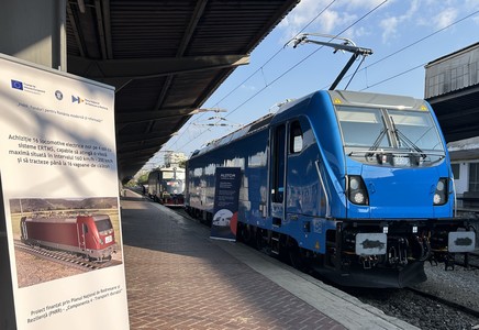 Prima locomotivă electrică Alstom Traxx, produsă pentru Autoritatea pentru Reforma Feroviară, a ajuns în România şi va parcurge o serie de teste în vederea autorizării, la Centrul de Testare Făurei, în august 