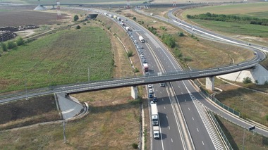 Alba: Bretea a autostrăzii A 10, închisă traficului din cauza unei deteriorări apărute la o culee / Lucrarea va fi realizată pe banii constructorului, fiind în garanţie