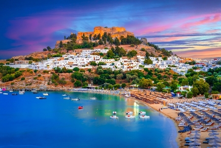 Aerotravel: În minivacanţa de Sfânta Maria, românii petrec în Ibiza, în insulele greceşti, dar şi în Bulgaria şi Turcia. Pachetele de vacanţă au preţuri între 350 şi 1.200 de euro de persoană