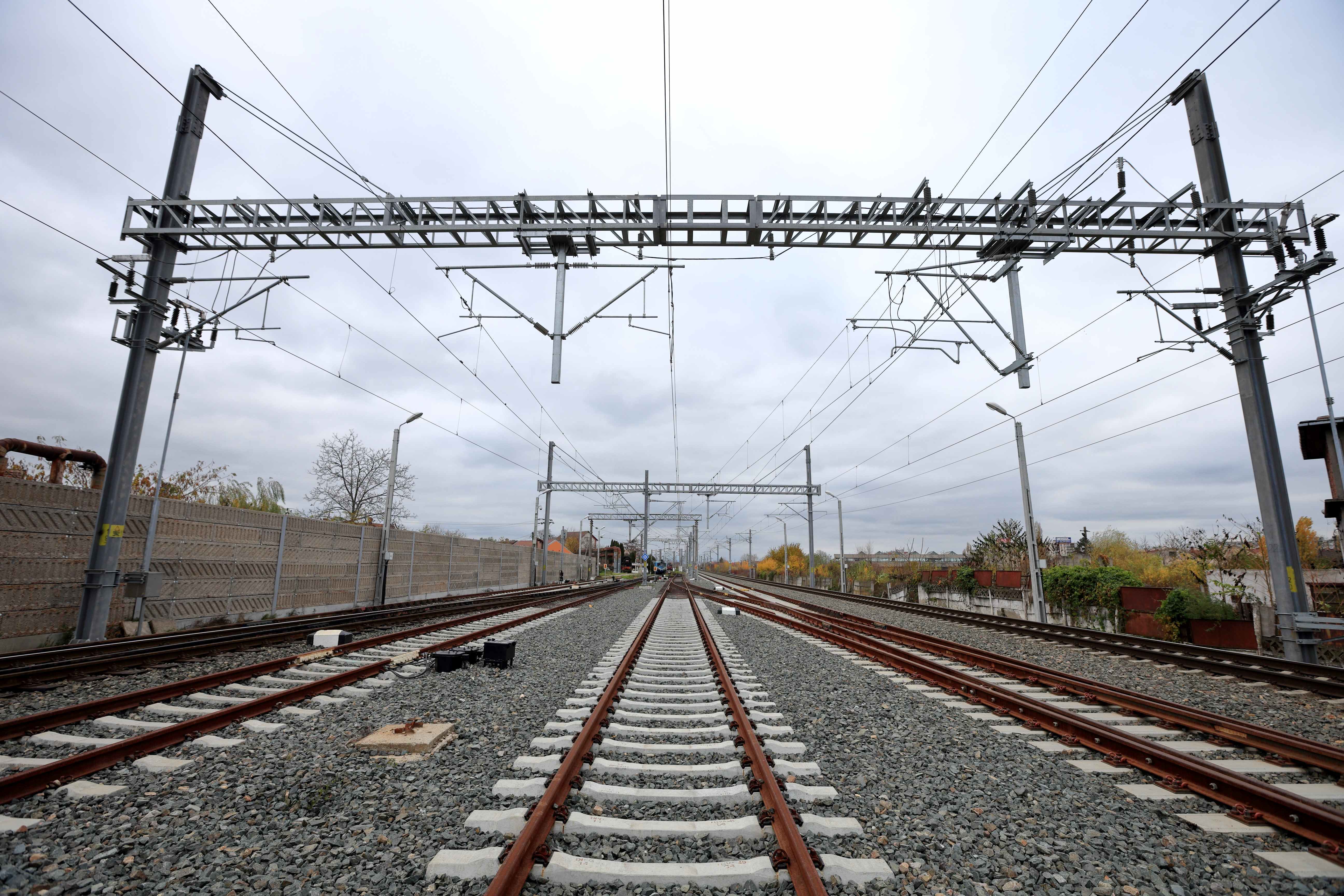 CFR SA a semnat cu Arcada Company şi Alstom contractul de 2,1 miliarde lei pentru modernizarea liniei de cale ferată Bucureşti – Giurgiu, lotul 2. Bucureşti-Giurgiu este cea mai veche linie de cale ferată din România, inaugurată în 1869
