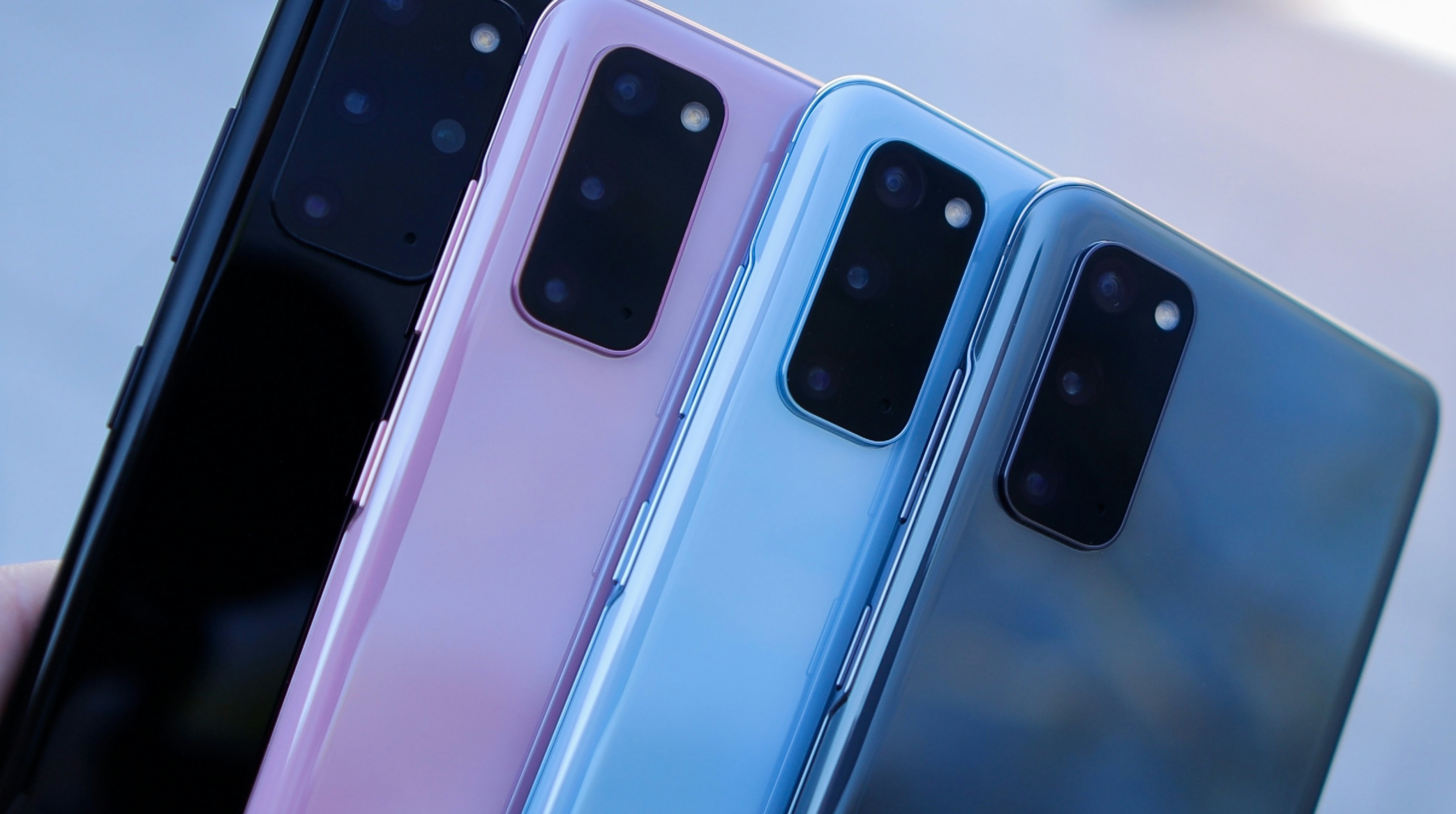Samsung câştigă cotă de piaţă în SUA faţă de Apple, pe fondul succesului telefoanelor pliabile