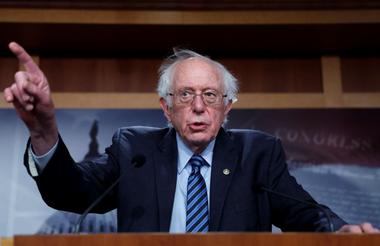 Senatorul Bernie Sanders susţine planul lui Donald Trump de a transforma granturile pentru producătorii de cipuri în participaţii guvernamentale 
