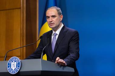 Ministrul de Finanţe, după ce a fost acuzat că este acţionar la două firme care au fost declarate inactive de ANAF, una având datorii: Nu sunt şantajabil şi nu am nimic de ascuns / Nazare acuză că informaţiile induc intenţionat în eroare