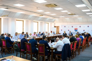 Consiliul Judeţean Maramureş a aprobat contractarea a două împrumuturi din Trezoreria Statului, în valoare cumulată de 35 de milioane de lei 