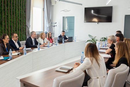 Ministrul Finanţelor a discutat cu oficialii Bǎncii Europene pentru Reconstrucţie şi Dezvoltare despre realizarea unor investiţii prin parteneriate public-private / Nazare: Un instrument prin care putem finanţa proiecte majore, inclusiv spitale regionale

