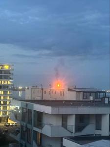 Fum dens şi flacără mare în zona Năvodari – Corbu / Garda de Mediu a amendat o firmă care extrage petrol - FOTO
