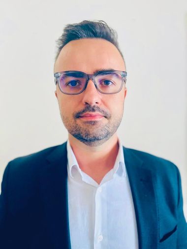 Conferinţa News.ro "IMM-urile, oxigen pentru România”  - Secretar de stat în Ministerul Economiei: Văd debirocratizarea către antreprenori şi către mediul de afaceri şi una către angajaţii din minister 

