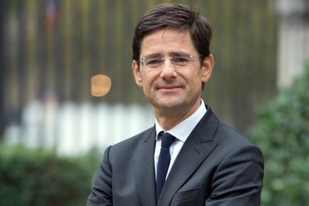 Şeful fondului suveran al Franţei avertizează: Europa este ”dublu colonizată” de China şi SUA