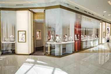  Teilor Holding SA, grup de companii care include lanţul de bijuterii de lux, a realizat în primul semestru o cifră de afaceri de 297,4 milioane de lei, mai mare cu 37%, iar profitul net a crescut de peste şapte ori