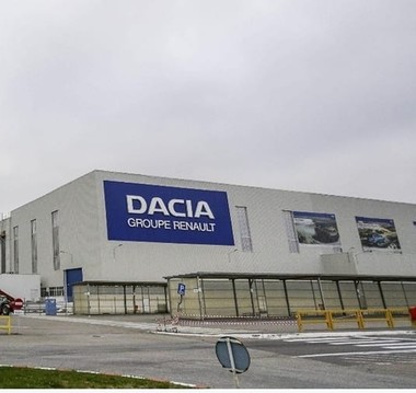 Cancelaria premierului, contract de leasing cu Grupul Dacia Renault pentru 17 autovehicule noi / Costul lunar, 80 de mii de lei / Oferta RAPPS pentru acelaşi număr de maşini era de 128 de mii de lei/ lunar

