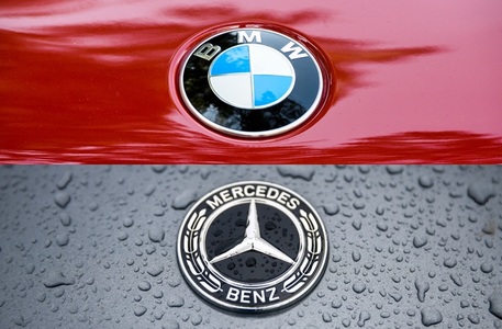Vânzările Mercedes-Benz au scăzut în trimestrul al treilea, în timp ce BMW a raportat o creştere puternică în SUA şi Europa