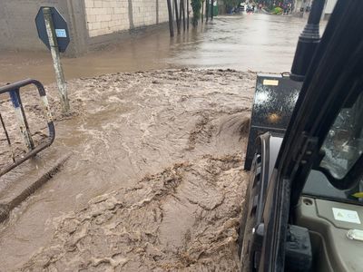Avertizări de ploi abundente – Ministerul Transporturilor: Pe două drumuri naţionale este apă pe carosabil / Transfăgărăşanul şi Transalpina rămân închise circulaţiei / Traficul feroviar şi cel aerian se desfăşoară normal