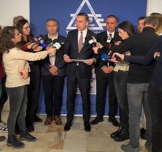 Bogdan Ivan: În urma fenomenelor de vreme severă, au fost peste 20.000 de puncte de consum nealimentate cu energie, cu un vârf în această dimineaţă, la ora 8.00, în judeţe din sudul Moldovei, Muntenia, Dobrogea, inclusiv în Municipiul Bucureşti