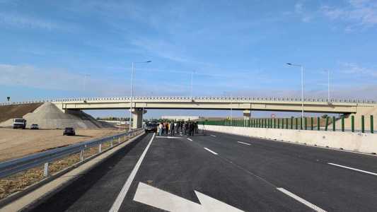 Luni va fi deschisă circulaţia pe un nou drum de descărcare de pe autostrada A1 - Sorin Grindeanu: În două zile pot fi daţi în circulaţie aceşti 10 km, până la urmă de drum expres spre autostradă
