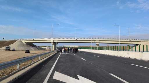Luni va fi deschisă circulaţia pe un nou drum de descărcare de pe autostrada A1 - Sorin Grindeanu: În două zile pot fi daţi în circulaţie aceşti 10 km, până la urmă de drum expres spre autostradă
