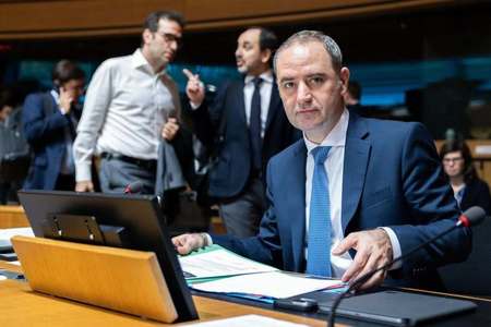 Alexandru Nazare: România îşi menţine încrederea investitorilor. A patra confirmare în trei luni, un semnal clar al seriozităţii şi responsabilităţii actualului Guvern în gestionarea finanţelor publice