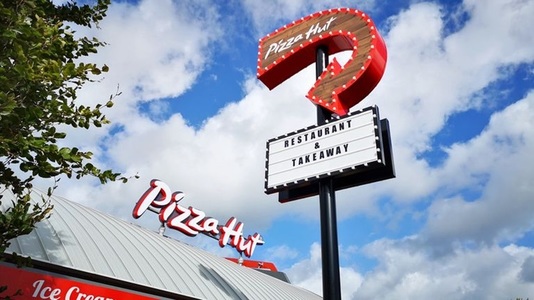 Pizza Hut închide 68 de restaurante în Marea Britanie; peste 1.200 de angajaţi vor fi concediaţi